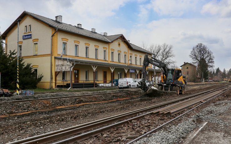 Nádraží ve Šluknově obklopil stavební ruch, vznikají tu dvě nová bezbariérová nástupiště