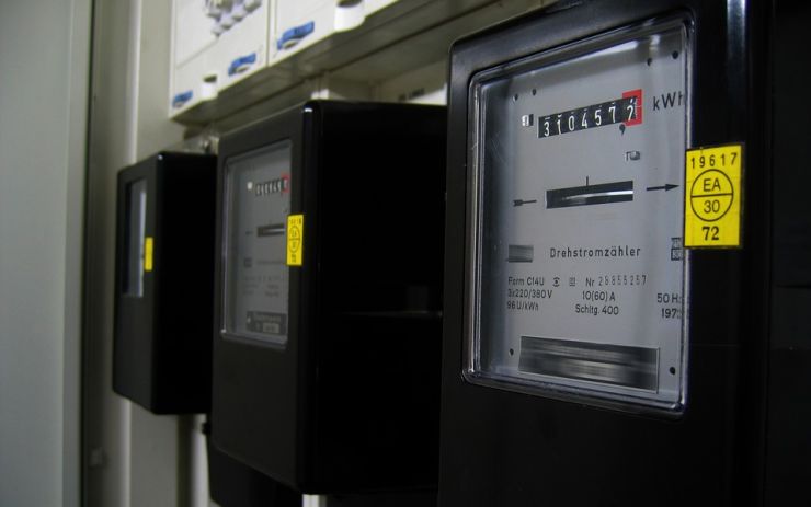 Koumák si sám zapojil odpojený elektroměr, elektřinu pobíral čtyři měsíce načerno!