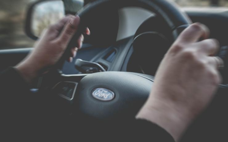 Mladá řidička sedla za volant pod vlivem alkoholu. Nadýchala skoro dvě promile