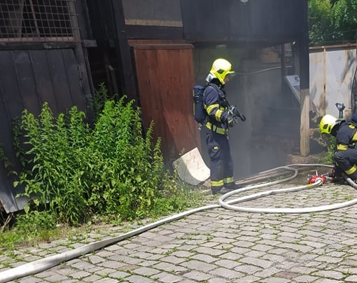 Foto: Hasiči v sobotu odpoledne vyjížděli k požáru na Dělnické ulici v Děčíně