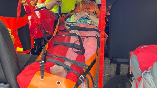 Hřensko: Německá turistka si vážně poranila nohu. K sanitce ji museli transportovat hasiči
