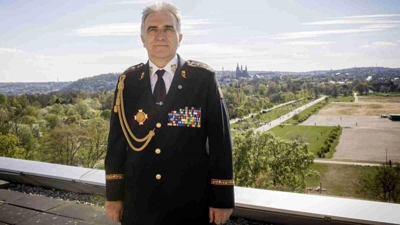Generálporučík Drahoslav Ryba odchází z postu „nejvyššího hasiče“. Kdo nastoupí po něm by mělo být jasné ještě dnes