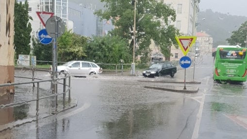 Foto: V Děčíně opět udeřil prudký déšť s bouřkou. Hasiči vyjížděli k více než dvaceti událostem