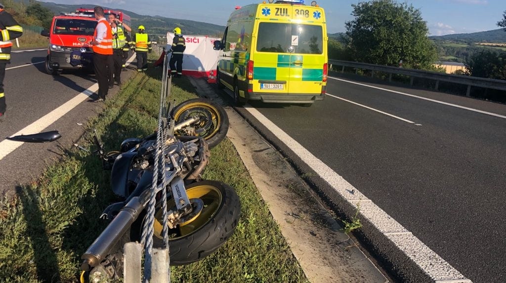 Foto: U tragické nehody motorky zasahovaly tři hasičské jednotky