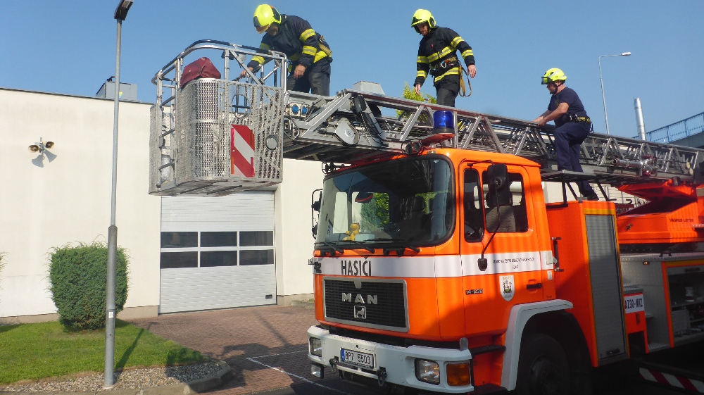 Foto: Dobrovolní hasiči z Jílového mají nové auto. V sobotu proběhl výcvik na stanici v Děčíně