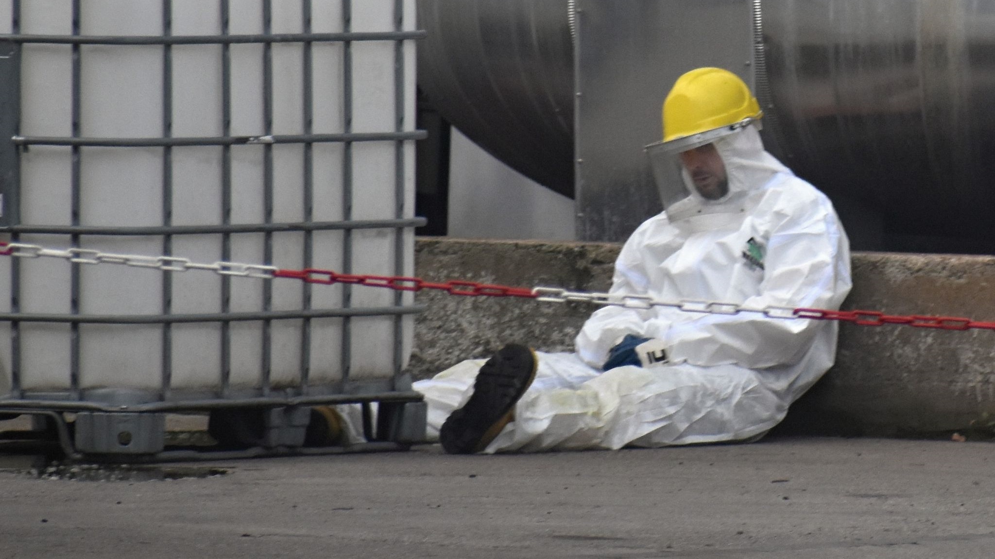 Foto: V neděli dopoledne proběhlo v děčínském Chemotexu cvičení na únik fenolu