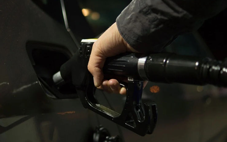 Řidiči si opět připlatí za pohonné hmoty! Benzín je v Česku nejdražší od roku 2014