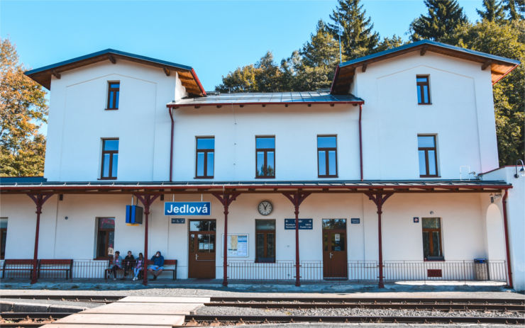 Zkuste penzion přímo na nádraží, první se otevřel v železniční stanici v Ústeckém kraji