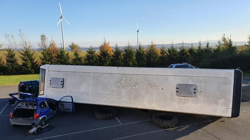 Foto: Složky IZS cvičily u dopravní nehody autobusu a dvou aut