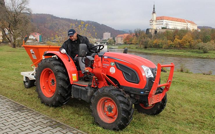 Narcisy i pestrobarevné tulipány! Děčín nechal vysázet na dvou místech města cibuloviny