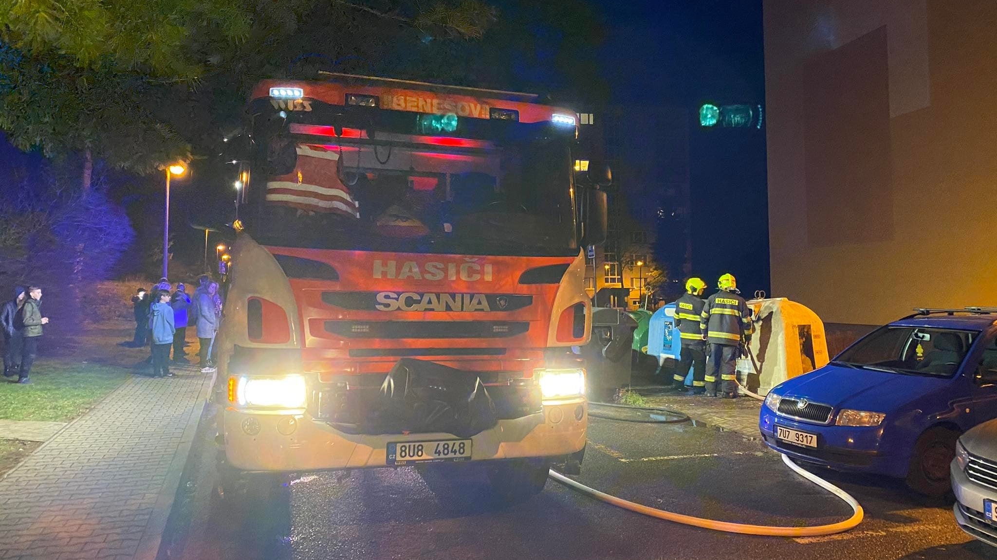 Foto: První výjezd hasičů v Benešově nad Ploučnicí byl na Nový rok požár kontejneru 