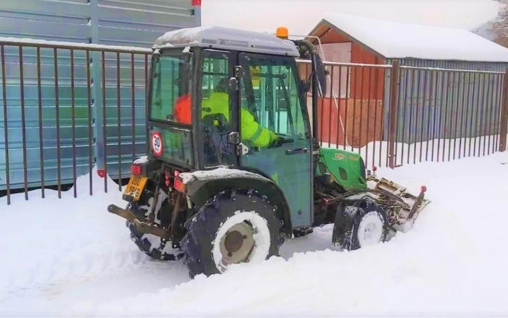 Město změnilo plán zimní údržby, cílem je lepší úklid chodníků a komunikací