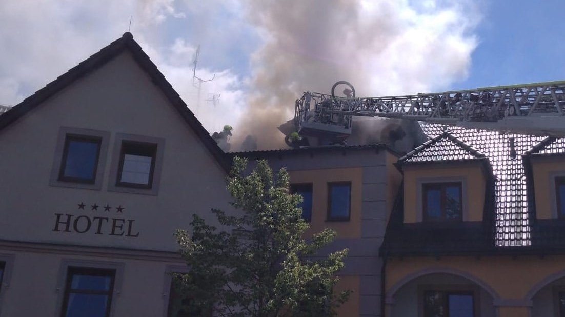Foto: V Děčíně hoří hotel. Byl vyhlášen druhý stupeň požárního poplachu