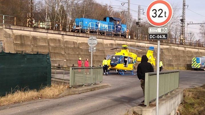 Foto: Pro opařené dítě letěl do Děčína vrtulník. Ten ho přepravil do Prahy