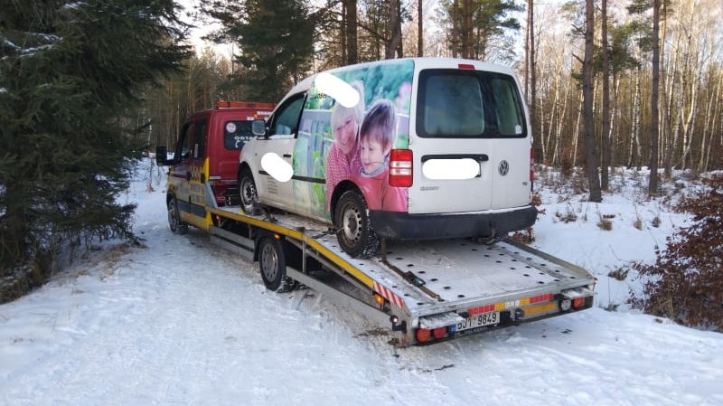 Německý řidič projel u obce Sněžník zákazem vjezdu. Při lustraci dostal zdravotní potíže a skončil v nemocnici
