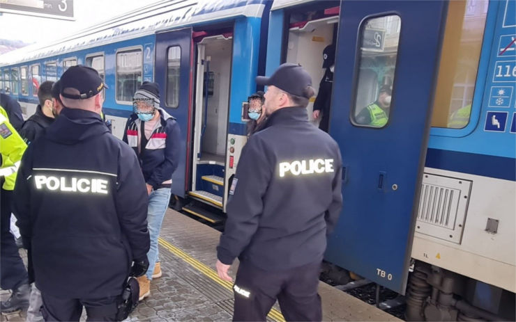 Cizinecká policie se zaměřila na mezinárodní vlakové spoje, ve vlacích cestovalo několik Syřanů bez dokladů