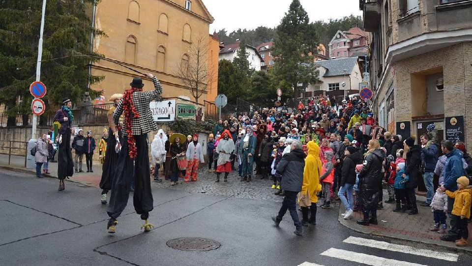 Děčín: Městem prošel v sobotu veselý masopustní průvod