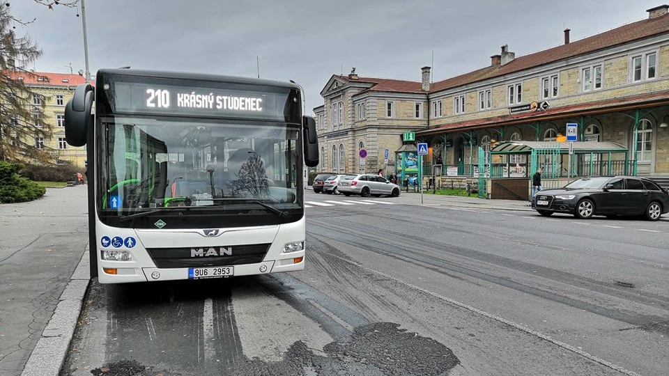 Děčín: Dopravní podnik informuje o změně v poskytování slev na jízdné. Zlevněná jízdenka na 45 minut bude nově stát jedenáct korun