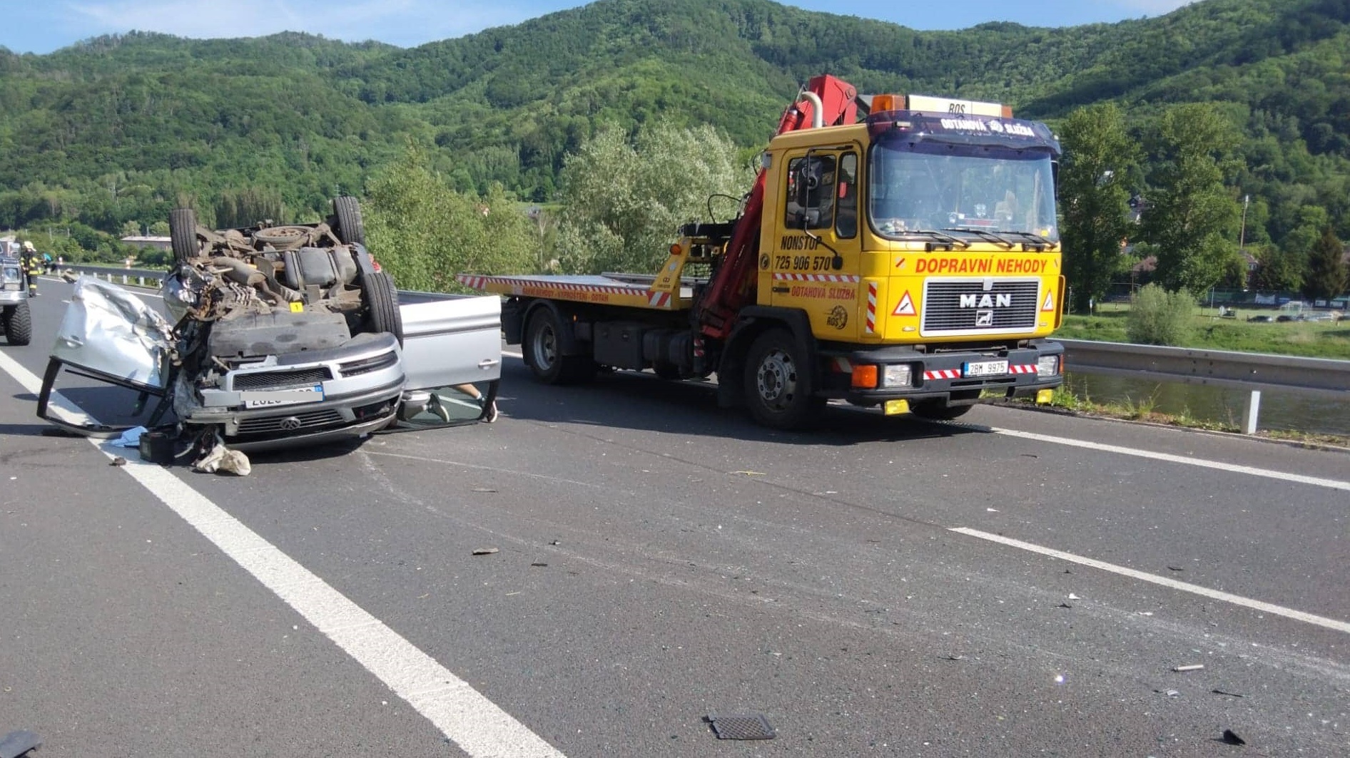 OBRAZEM: U Povrlů došlo k vážné nehodě. Zasahoval tam i vrtulník