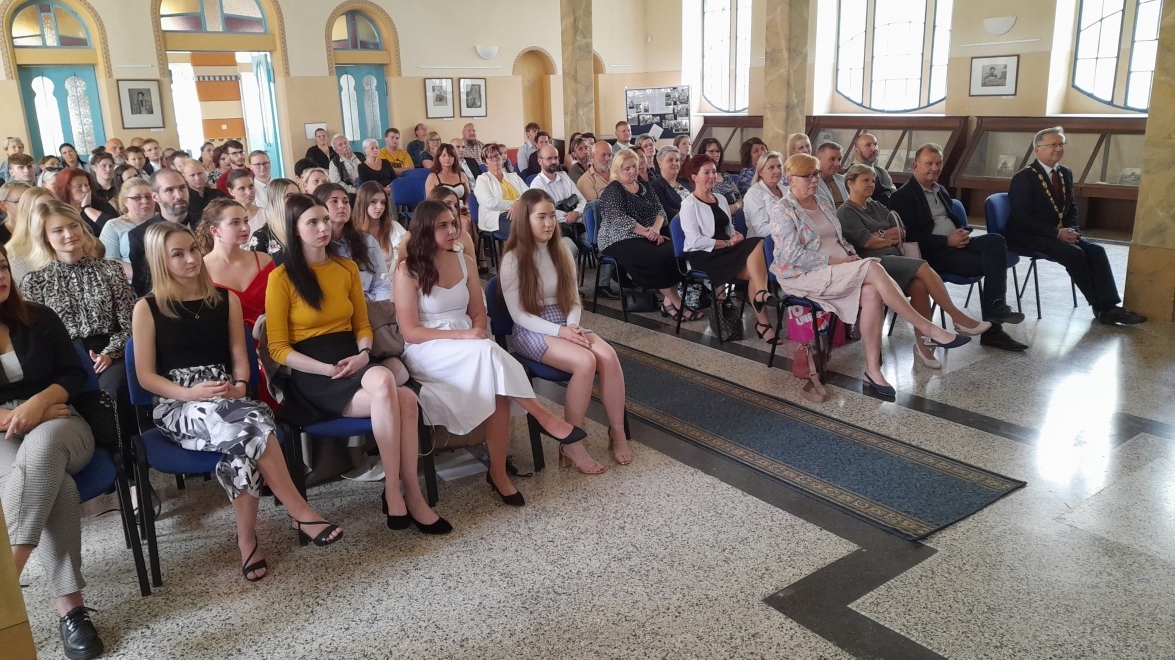 Foto: Tento týden probíhá v Děčíně předávání maturitních vysvědčení