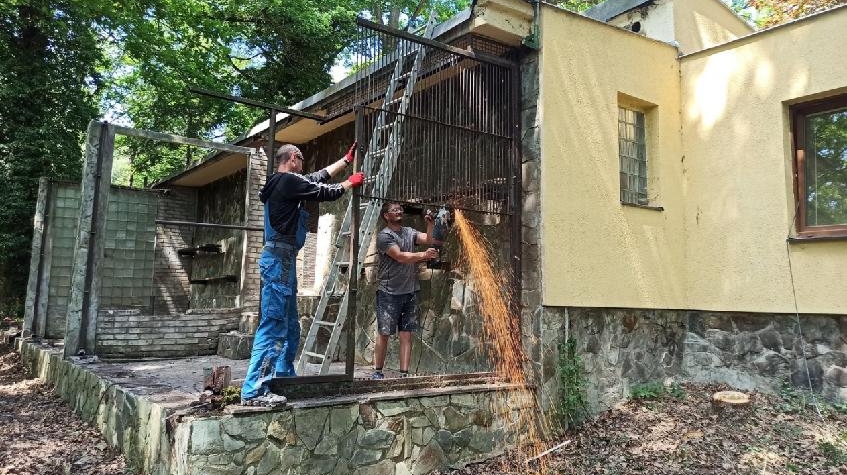 Zoo Děčín: I druhá část pavilonu opic dostane nový kabát 