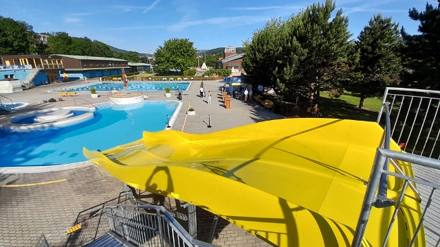 OBRAZEM: Aquapark Děčín má novou, téměř dvanáct metrů dlouhou skluzavku