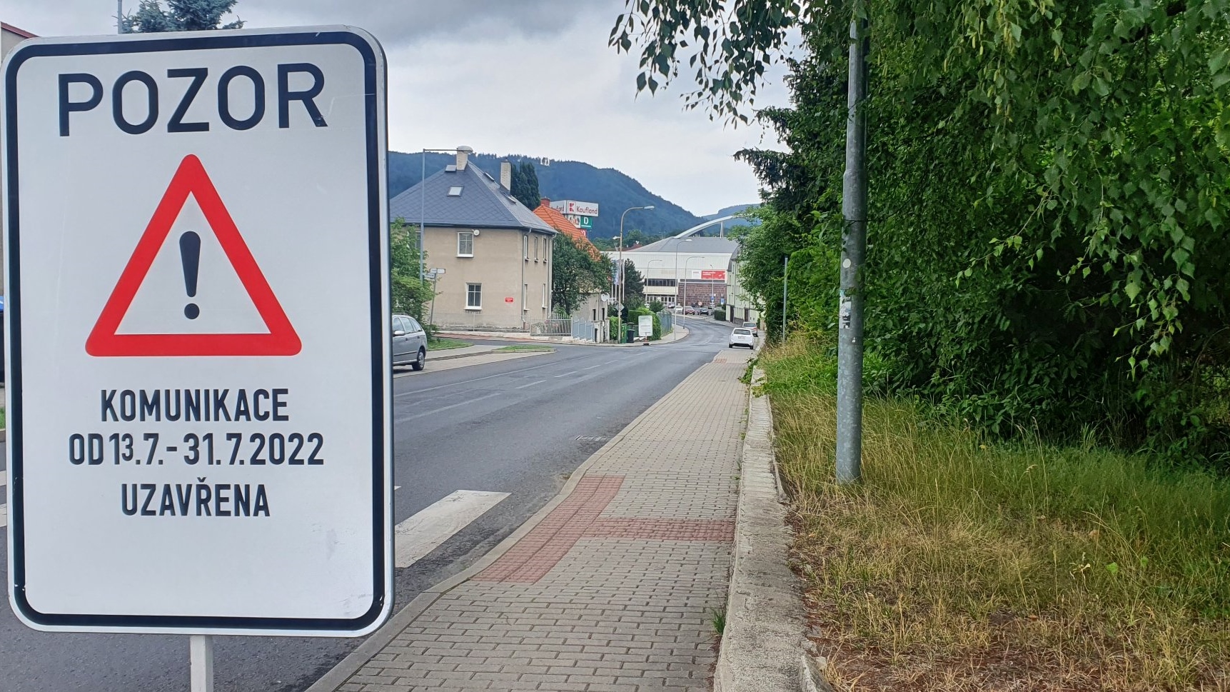 Děčín: Pozor na uzavírku části Obloukové ulice nedaleko Kauflandu. Dopravní podnik zavede výlukový jízdní řád