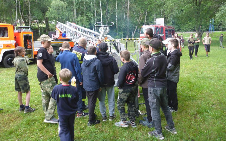 FOTO: Hasiči z Jílového navštívili děti na příměstském táboře