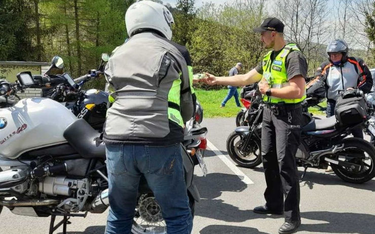 Policisté si více posvítili na motorkáře, nejčastějším přestupkem byla vysoká rychlost