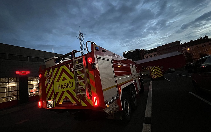 AKTUÁLNĚ: Požár ve Hřensku: V terénu je 900 hasičů, problémových zůstává pět lokalit