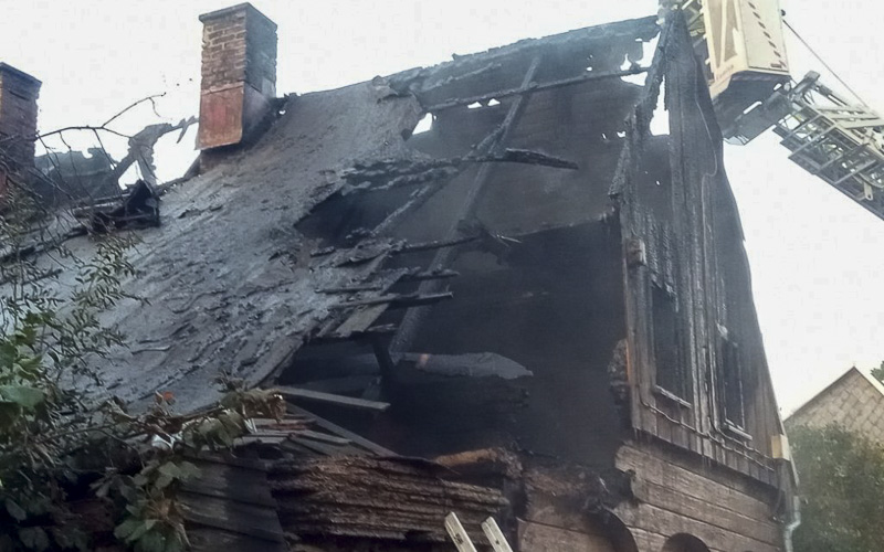 Dům na Děčínsku ráno zachvátil požár. Škoda přesáhne milion