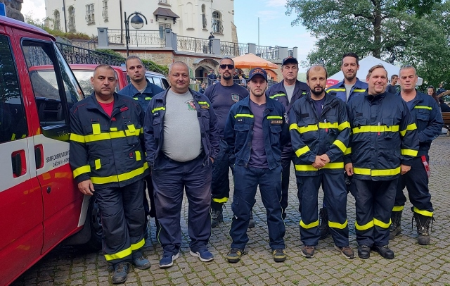 Hasiči děkují za veškerou pomoc při zdolávání požáru ve Hřensku