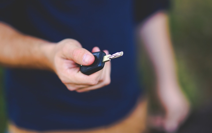 Muži přišel od soudu platební výměr za nezaplacené povinné ručení. Auto ve smlouvě ale nikdy nevlastnil