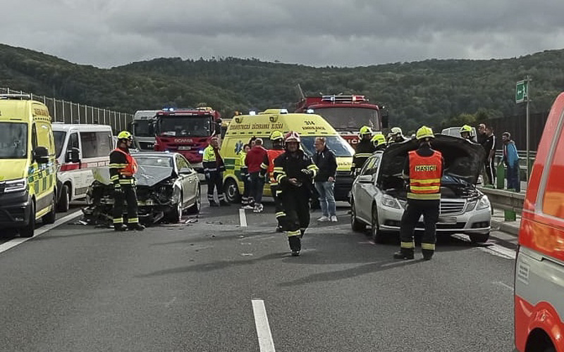 Tři těžce zranění, škody přesahující devět milionů. Takový byl uplynulý týden na silnicích v kraji