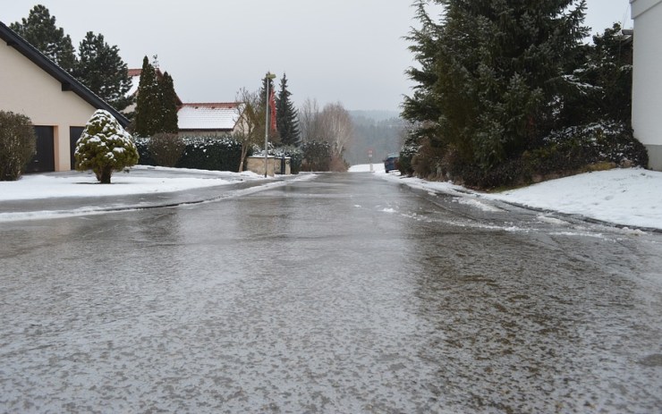 S ledovkou budeme zápasit i v dalších dnech, potom bude fakt teplo