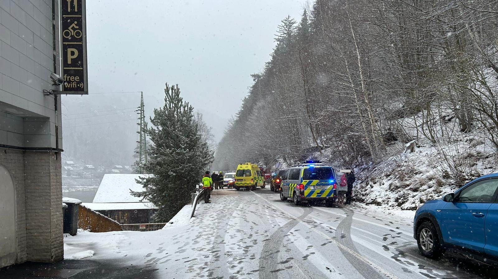 Foto: Před Hřenskem došlo k vážné nehodě. Žena byla převezena do ústecké nemocnice