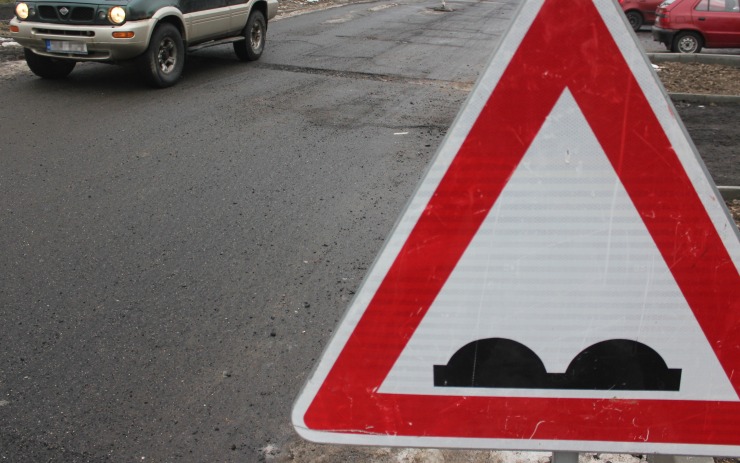 AKTUÁLNĚ: Pozor na dopravní komplikace! Havárie na plynovodu omezila průjezd křižovatkou ulic Oblouková a Březová