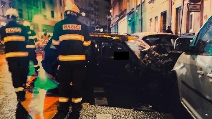 OBRAZEM: Řidič, který časně ráno boural v Děčíně u Narexu byl opilý