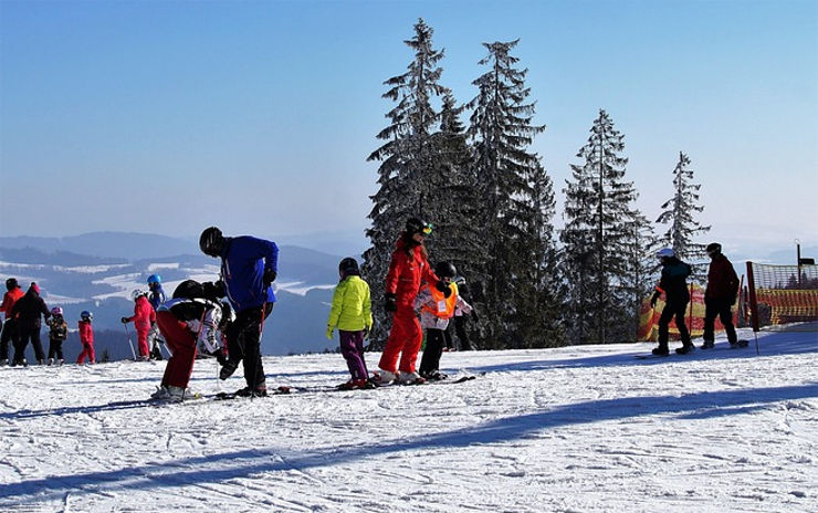 Skiareály chytily druhý dech. Využijte konec jarních prázdnin k zimním radovánkám