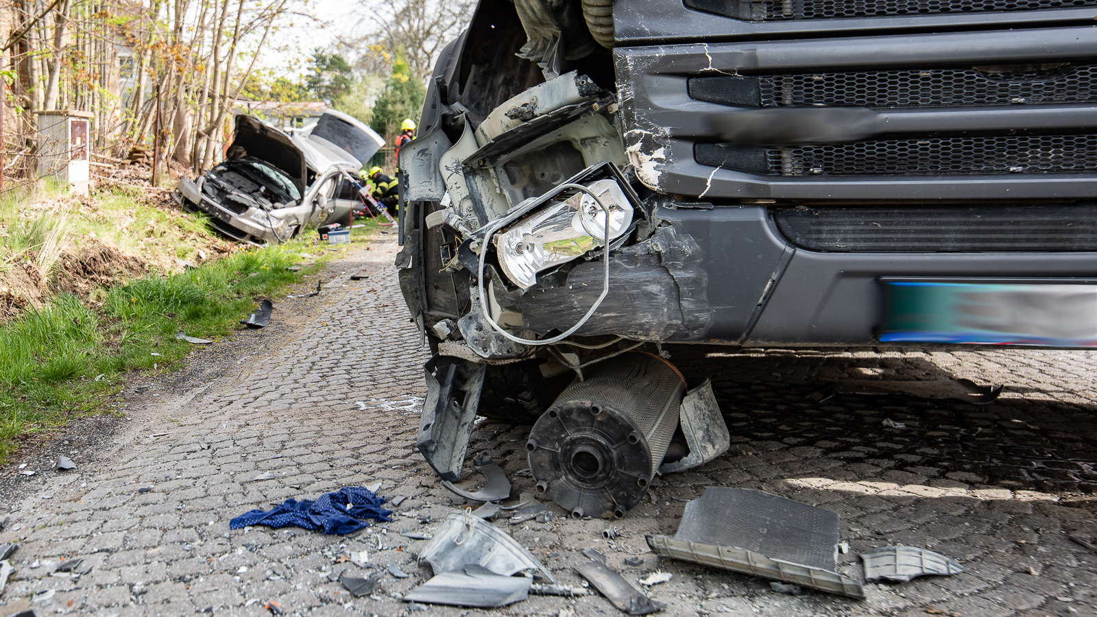 Foto: Ke střetu nákladního a osobního automobilu letěl i vrtulník