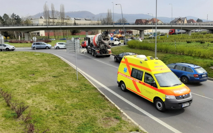 Řidiči v Děčíně musí počítat s dopravním omezením. Bude se upravovat kruhový objezd u Lidlu