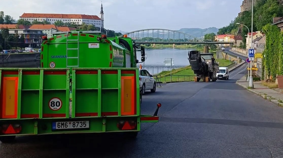 Děčín: Na Labském nábřeží běží práce na silnici dle harmonogramu. Další omezení se chystá na tento čtvrtek