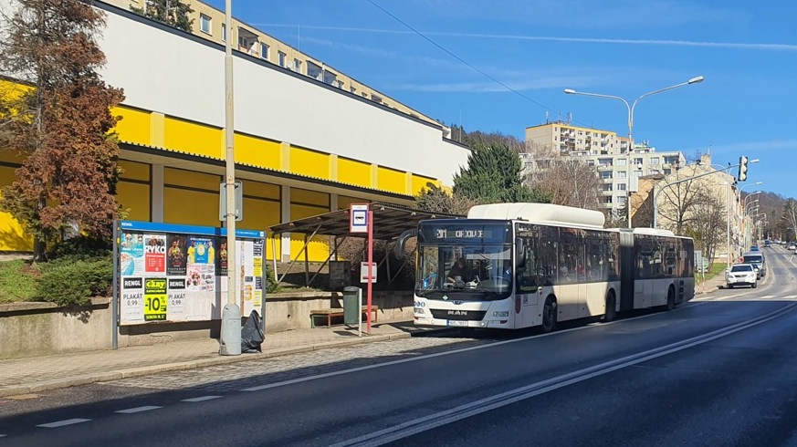 Děčín: Od pondělí se dočasně zruší autobusová zastávka U školy. Dojde k rekonstrukci plynovodu