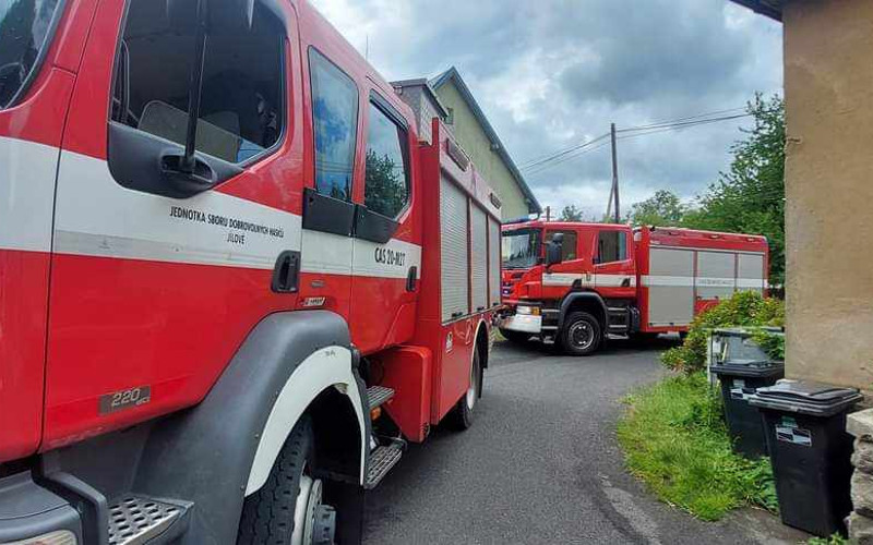 Hasiči vyjížděli na Sněžník, záchranářům pomáhali s transportem váhově nadměrného pacienta