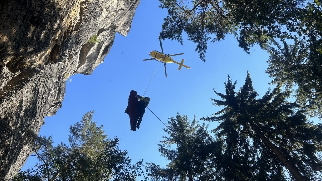 Foto: Německý lezec spadl z patnáctimetrové výšky. Utrpěl velmi těžká zranění