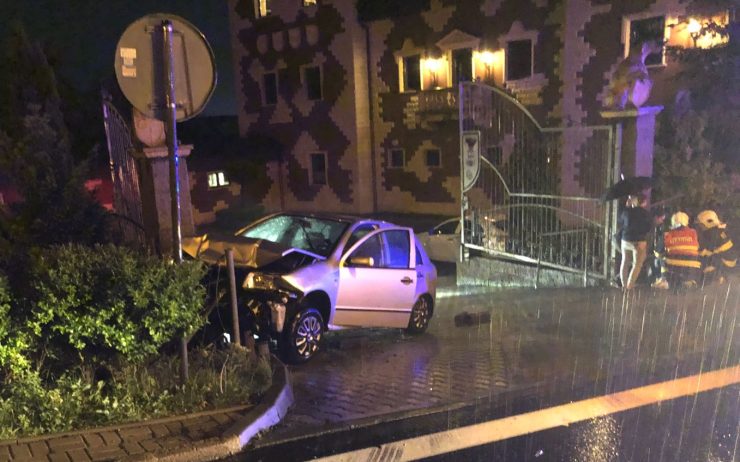 AKTUÁLNĚ OBRAZEM: Srážka dvou aut u Tornáda, na místě zranění