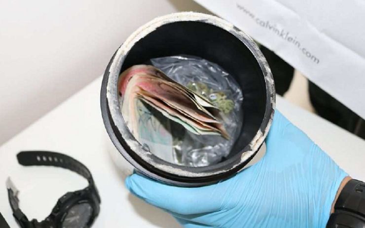 Prodej drog na Lounsku: Mladý muž se doznal k desítkám případů!