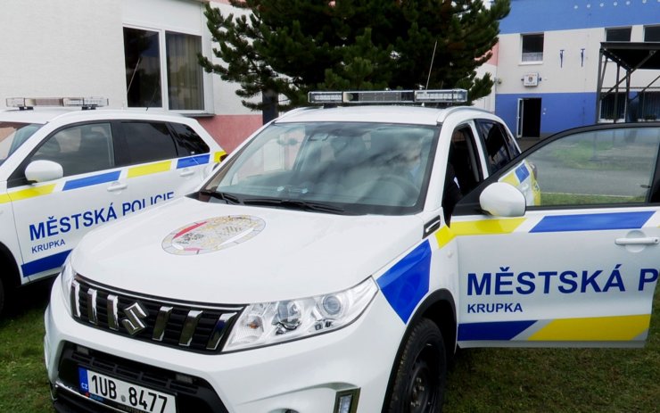 VIDEO: Strážníci v Krupce mají nová auta, lépe pomohou při náročné službě