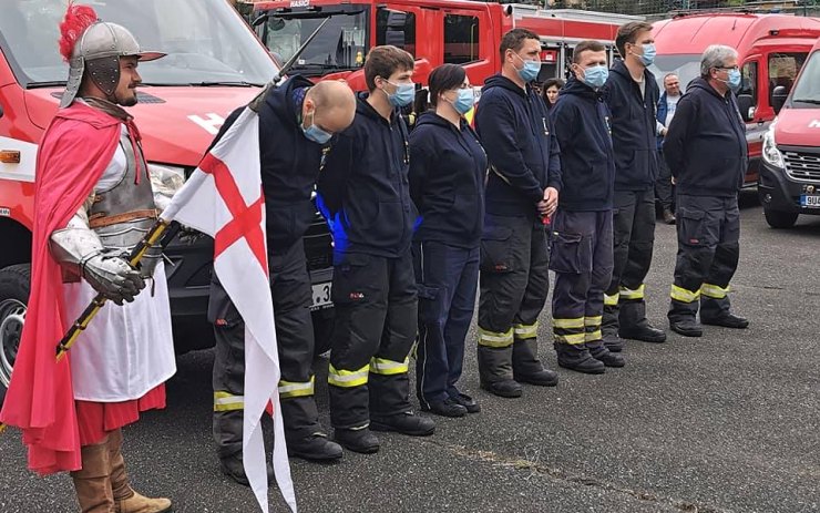 OBRAZEM: Pět hasičů z Hrobu převzalo ocenění za záchranu lidského života
